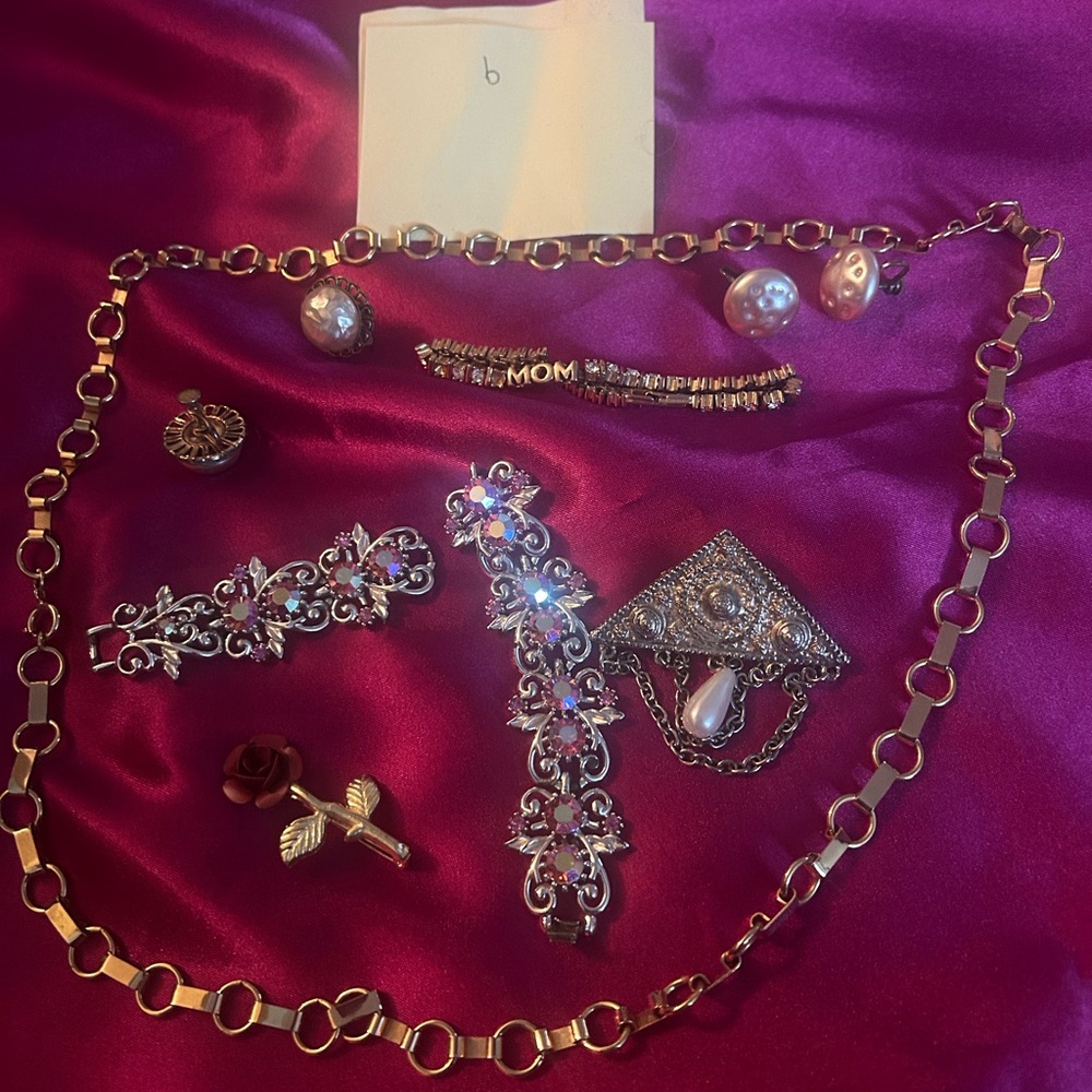 Bulk lot of Costume Jewlery